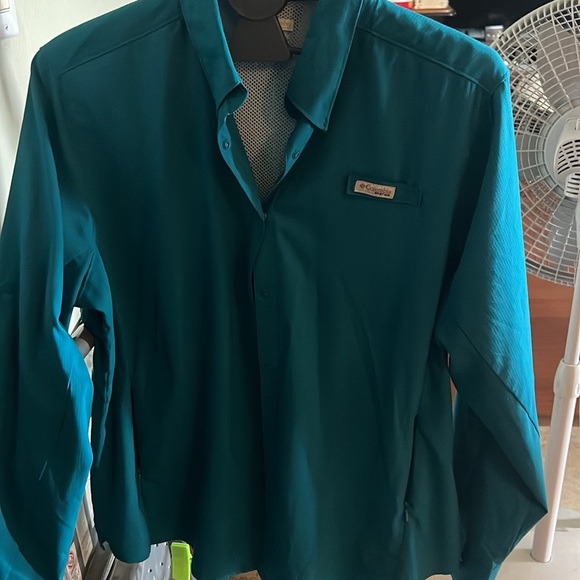 Columbia Women’s Shirt - Picture 3 of 3